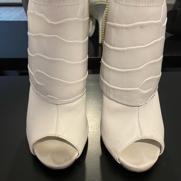 Giuseppe Zanotti Leather Peep-Toe Booties - Picture 4 of 16
